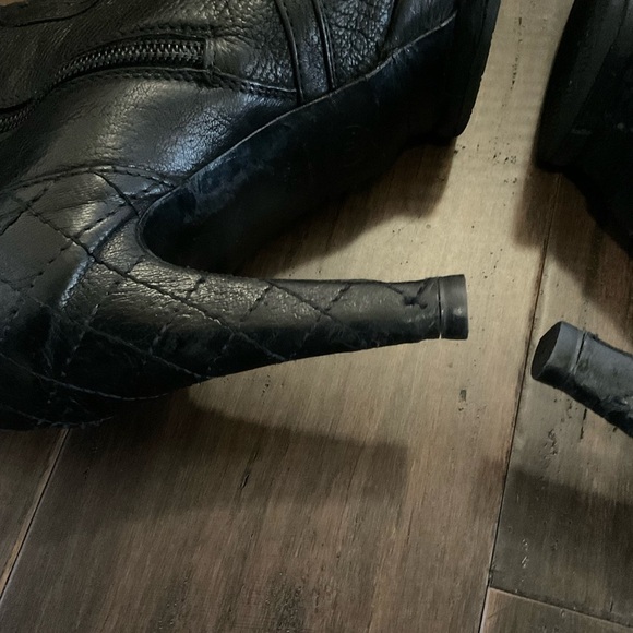 CHANEL Black Leather Platform Zip Bootie Size 38.5 G28644 - Picture 14 of 14
